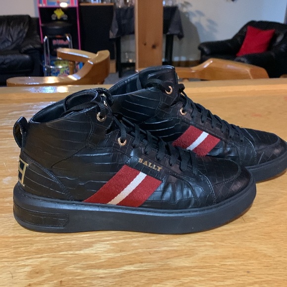 BALLY DESIGNER SNEAKERS EU 9.5E/US 10.5D, BEAUTIFUL SKIN DESIGN, GOLD LOGO NICE! main image 10